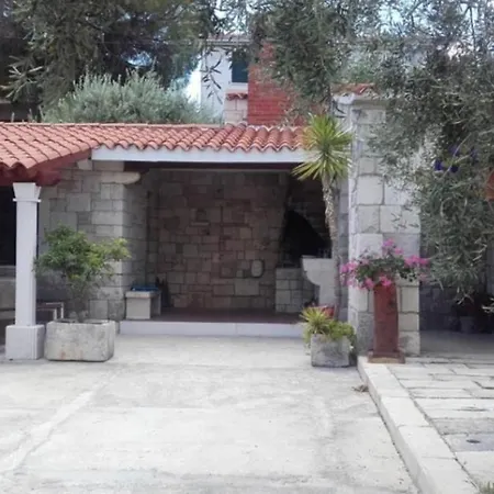 Διαμέρισμα Albina Τρογκίρ