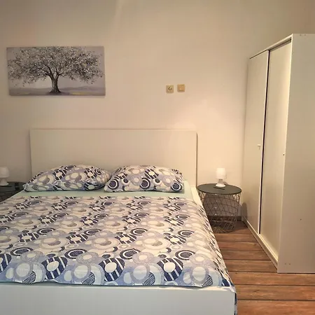 Albina * Τρογκίρ