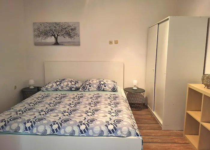 Albina * 特罗吉尔